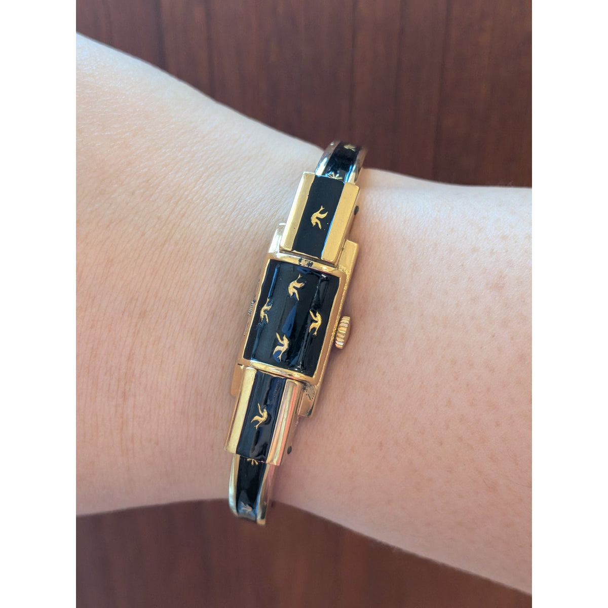 Vintage Chandler MANUAL Gold Tone Peekaboo Watch Gold Bird & Flower Accents