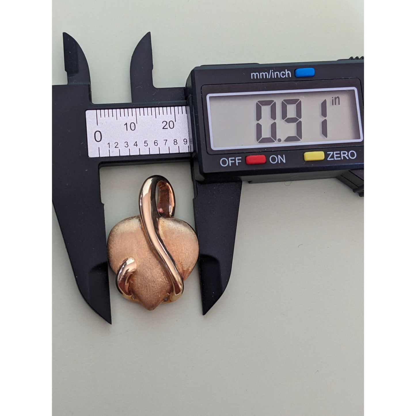 Vintage 18K Italy Hollow Brushed Looped Puffy Heart Pendant