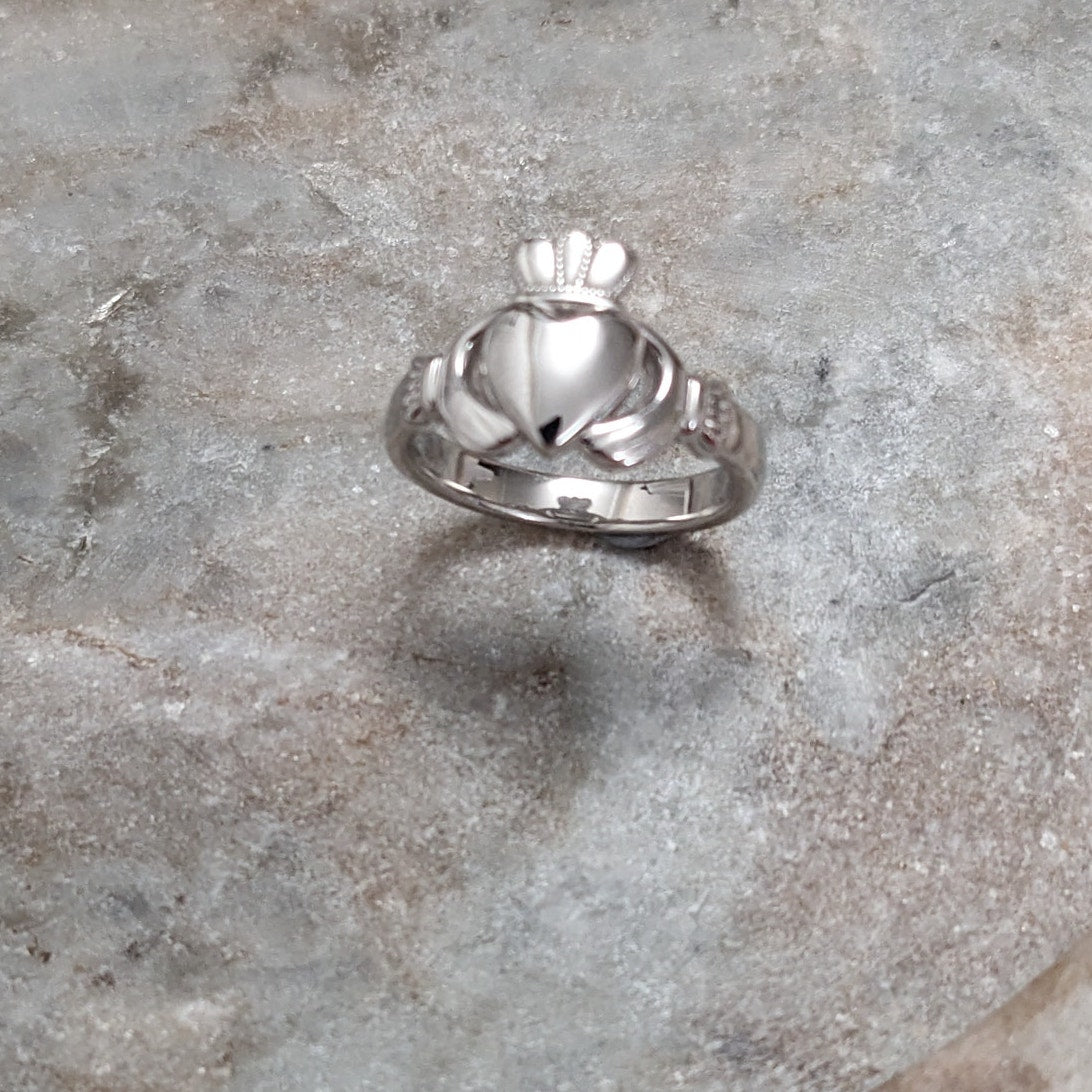 Estate 14k White Gold Irish Claddagh Heart Crown Ring Size 7