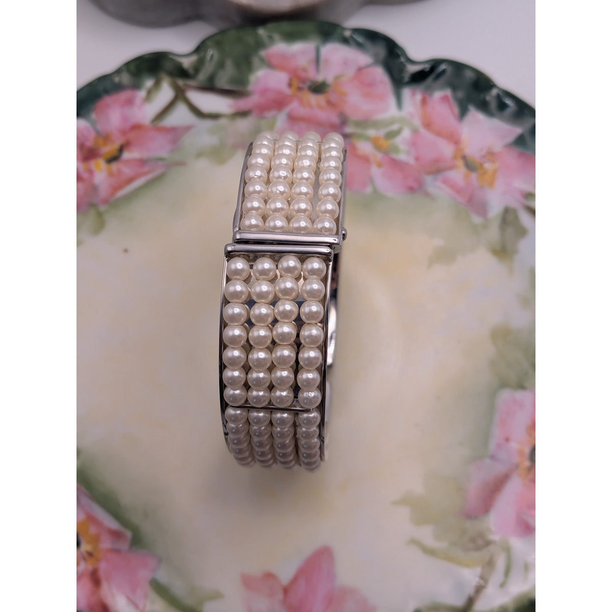 Preowned Winks Silver Tone Faux Pearl Peekaboo Bangle Watch