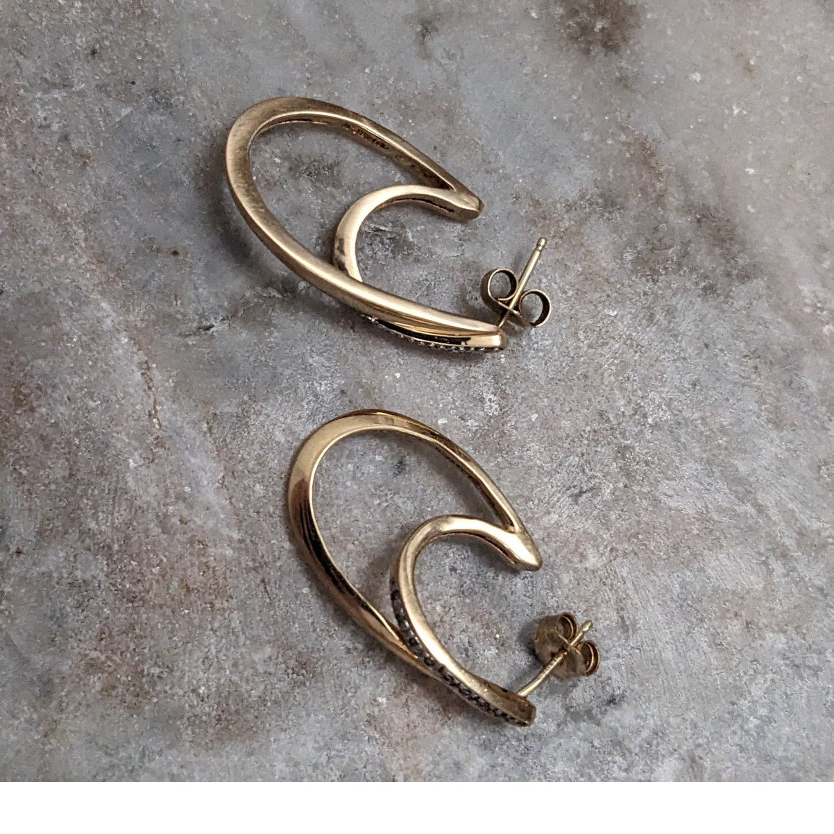 Vintage 14k Yellow Gold Intricate Diamond Accent Twist Hoop Earrings