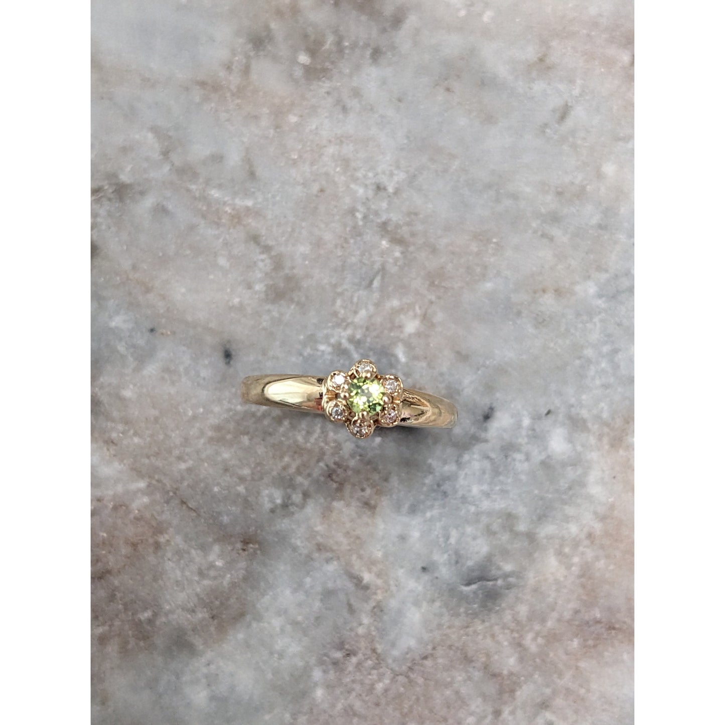 Estate 14k Yellow Gold Dainty Green Peridot Floral Ring Size 6.25
