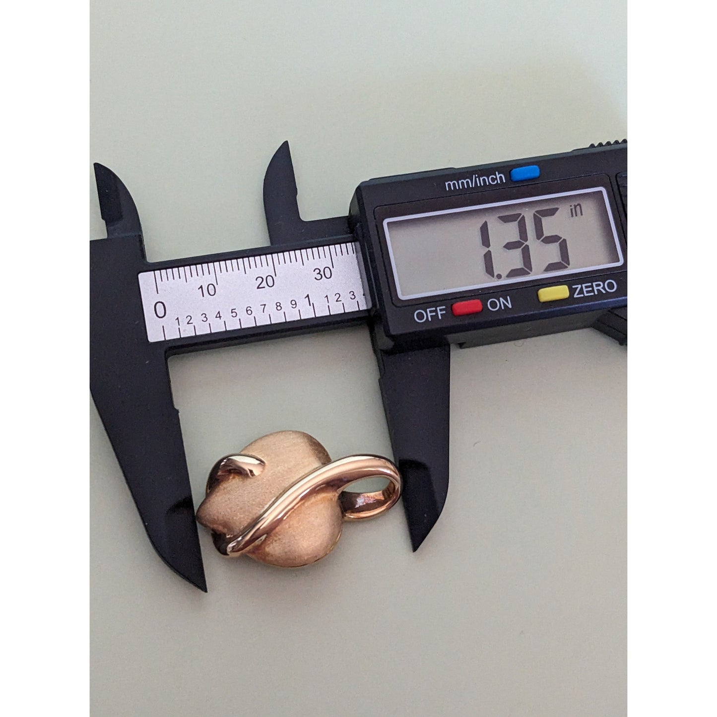 Vintage 18K Italy Hollow Brushed Looped Puffy Heart Pendant