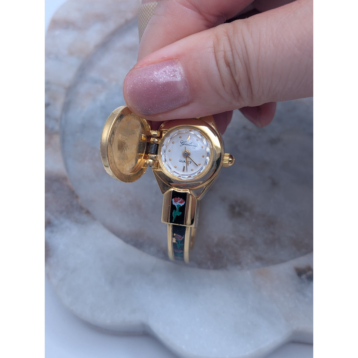 FLAW Vintage Giuliano Gold Tone Peekaboo Watch Black Enamel Red Flowers