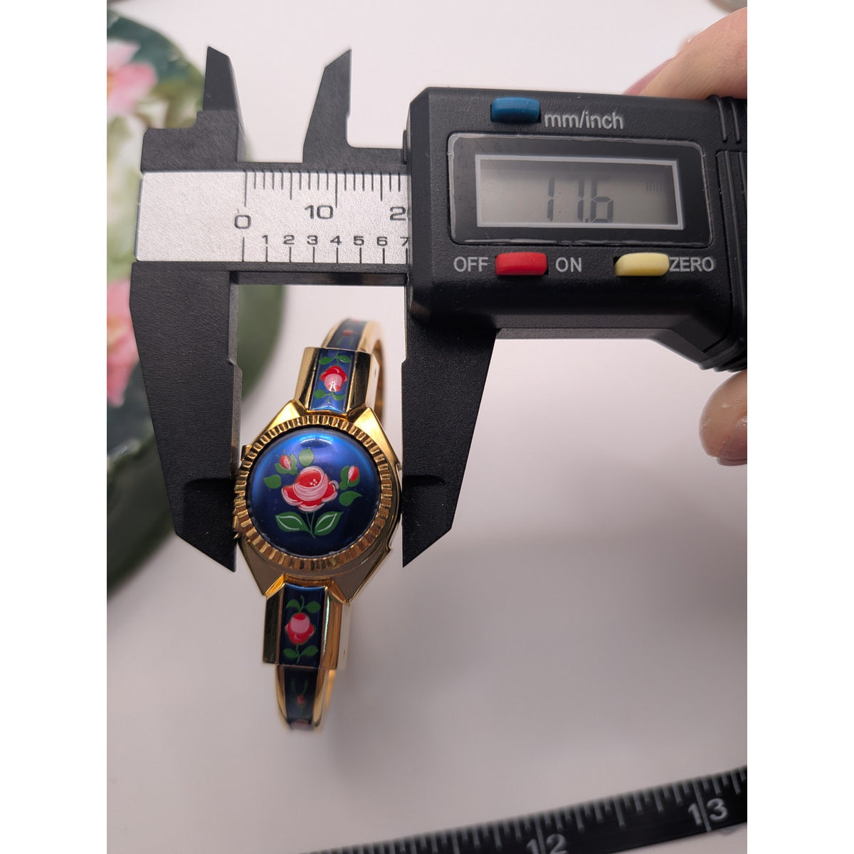 Vintage Clowat Gold Tone Peekaboo Manual Watch Blue Enamel Red Flowers