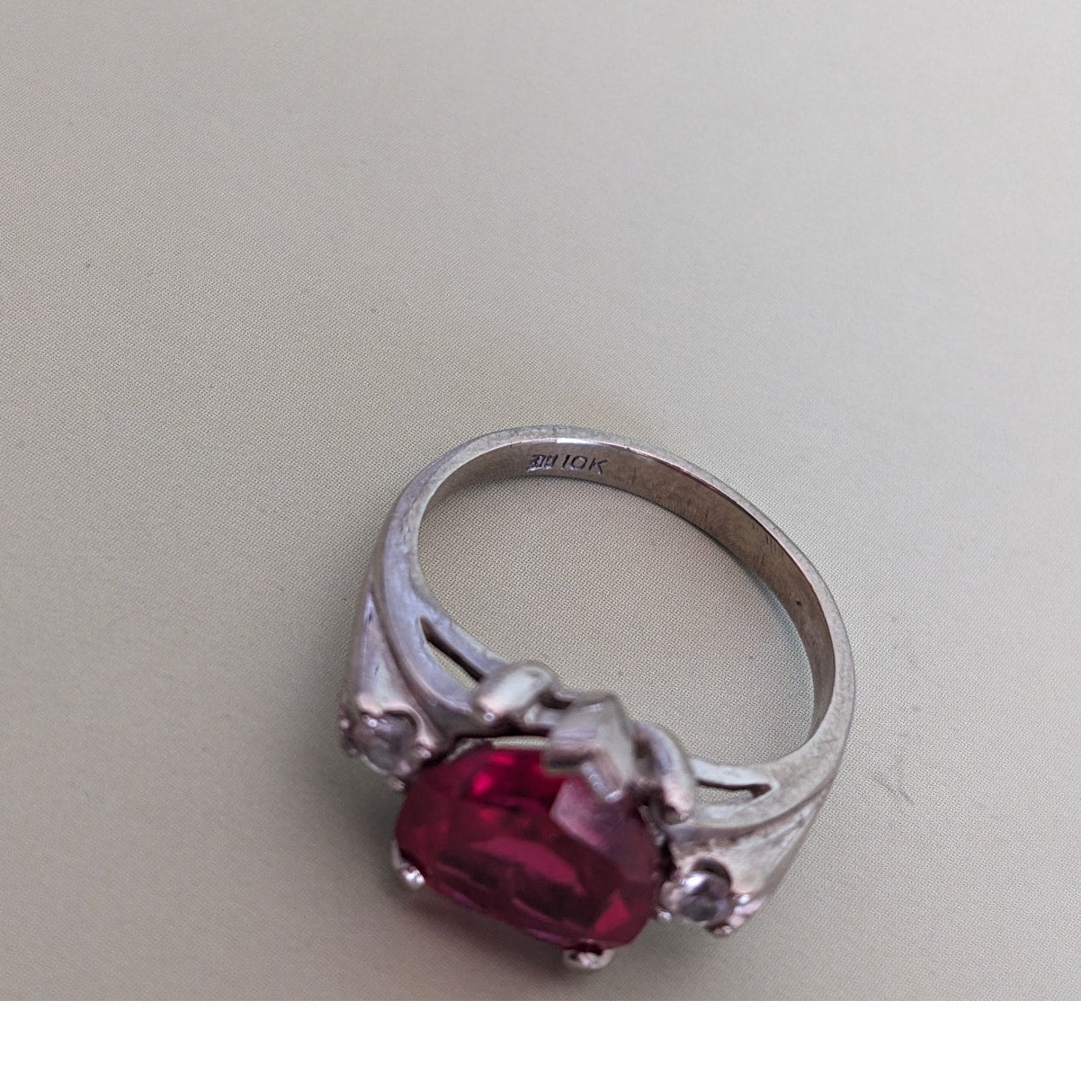 Vintage 10k White Gold Ring with Red Heart Gem and Diamond Accents Size 4.25