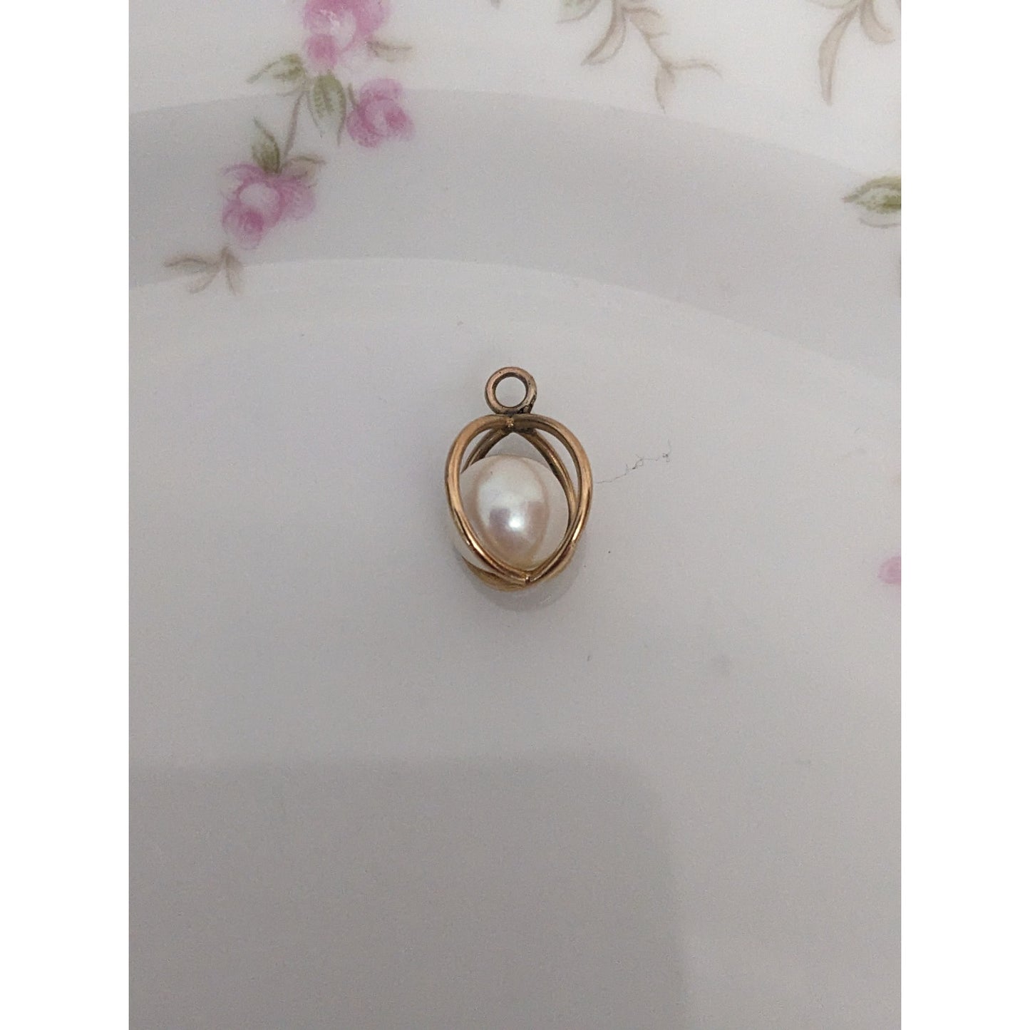 Vintage Unmarked 14k Yellow Gold Circular Case with Pearl Inside Charm Pendant