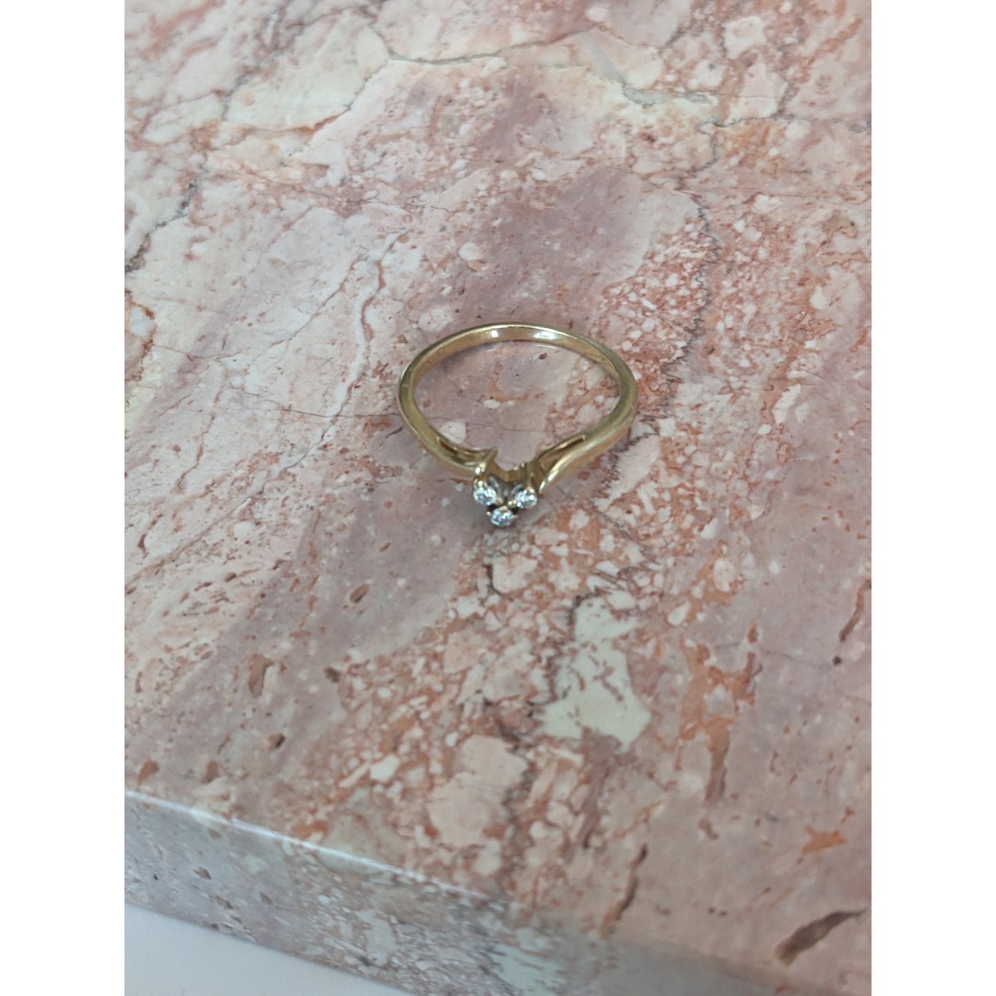 Estate 14k Yellow Gold Thin Dainty Trio White Stone Chevron Ring Size 6.25