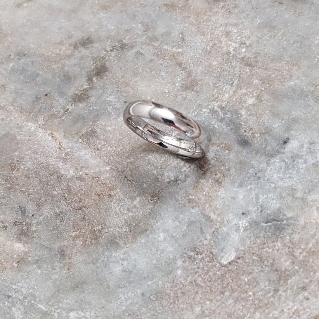 Preowned 14k White Gold Simple Dainty Band Ring / Midi Ring Size 3