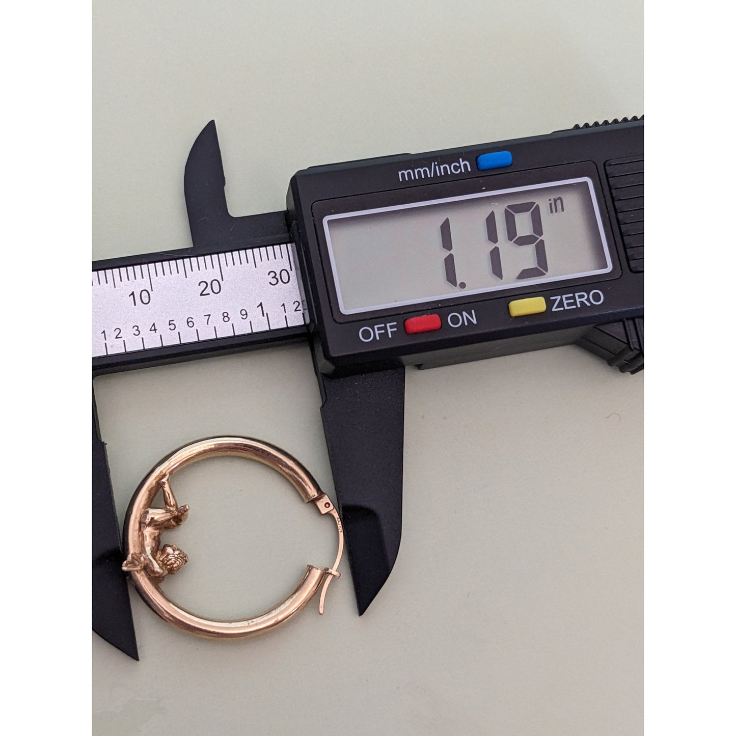 FLAW Vintage 10k Yellow Gold Cherub Angels Laying on Hollow Hoop Earrings