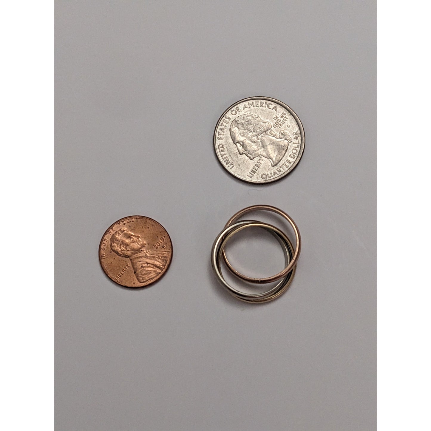 Preowned 14k Tri Gold Rolling Trinity Ring Size 5.5