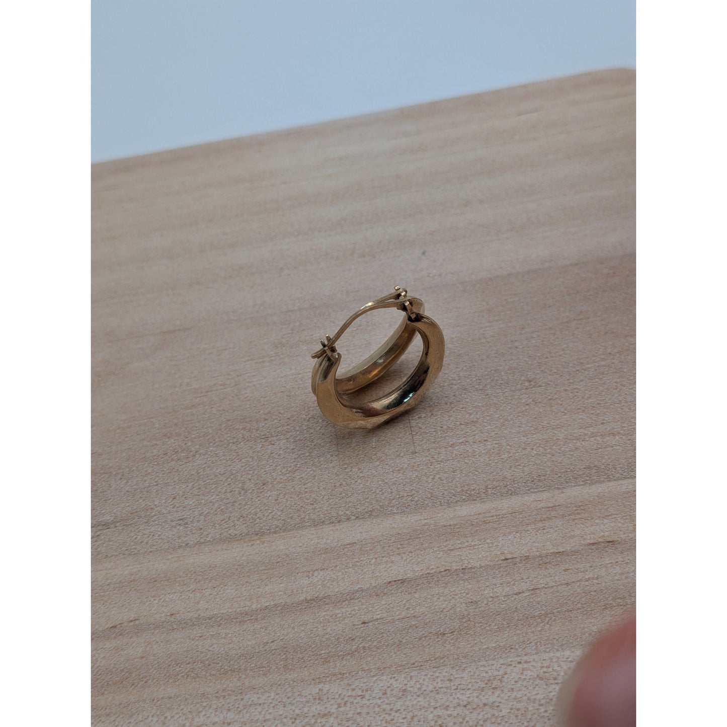 Vintage 10k Yellow Gold Lightweight Hollow Geometric Hoop Earrings