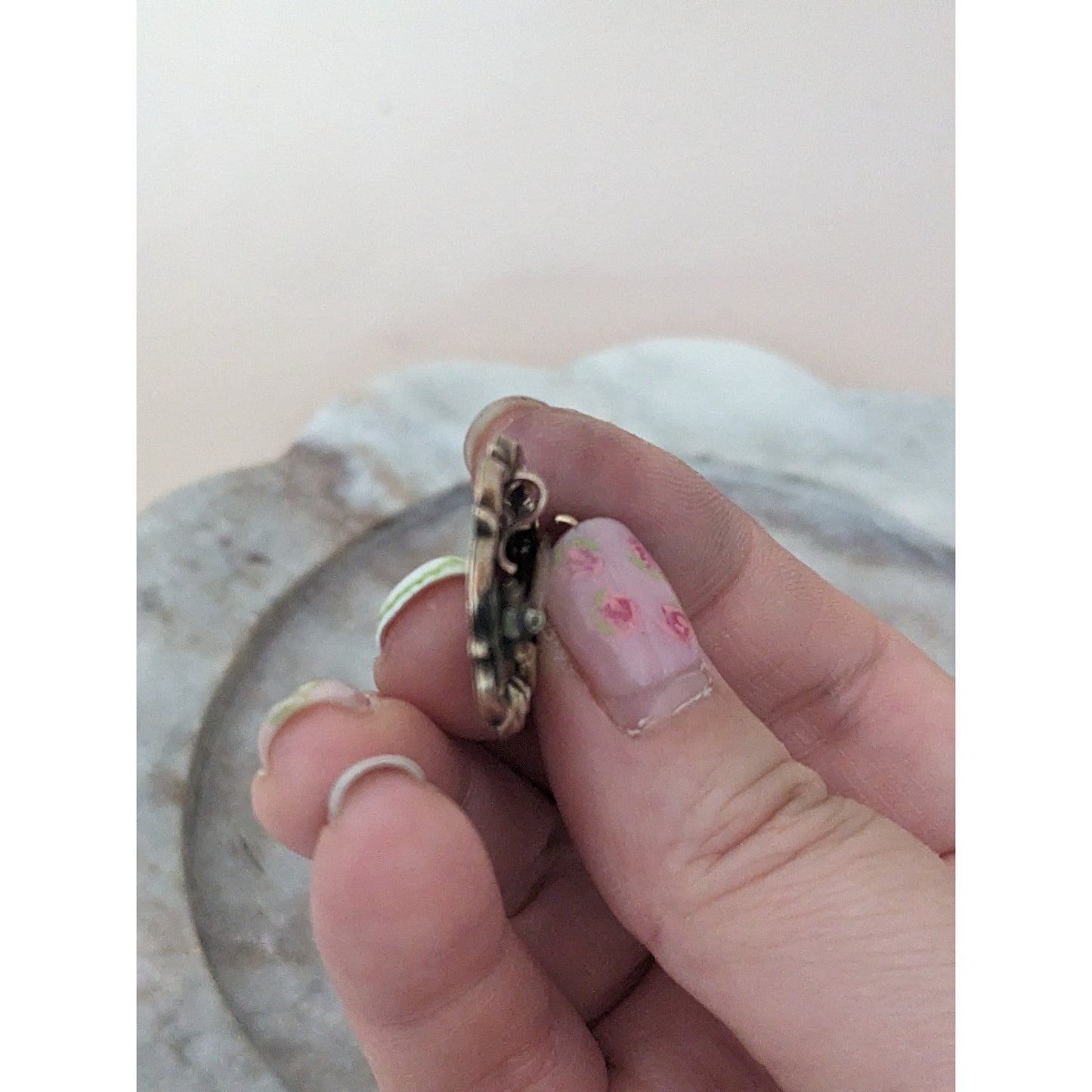 Vintage Unmarked 12k Yellow Gold Etched Engraved Convertible Pendant Brooch