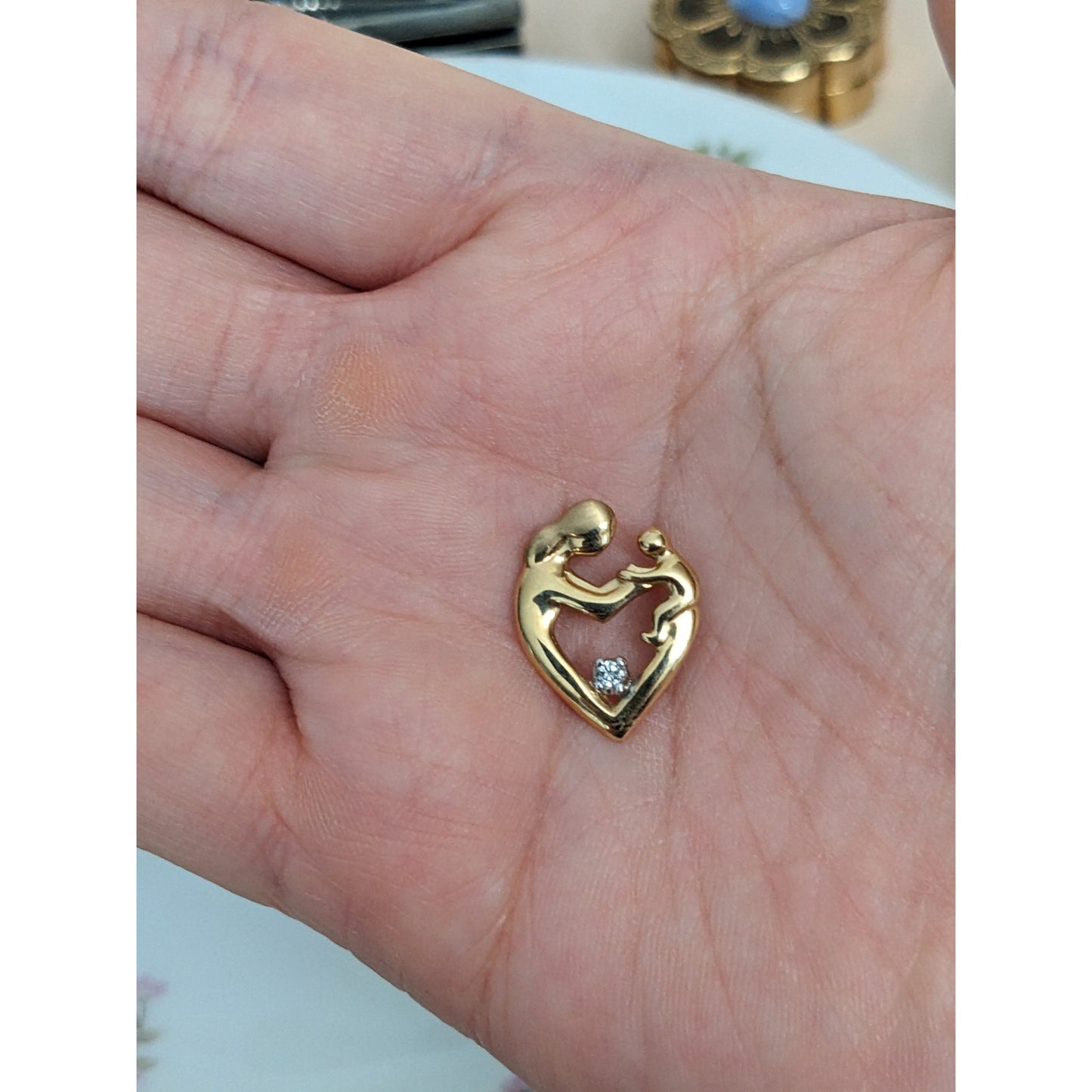 Vintage 14k Yellow Gold Mother and Child Heart Pendant