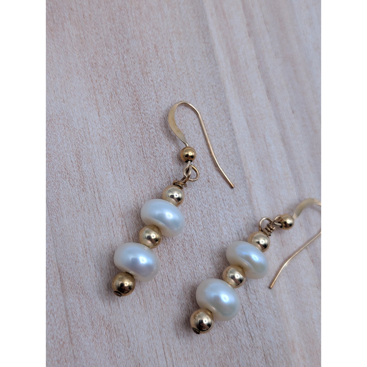 Vintage 10k Unmarked Yellow Gold and White Pearl Dangle Earrings