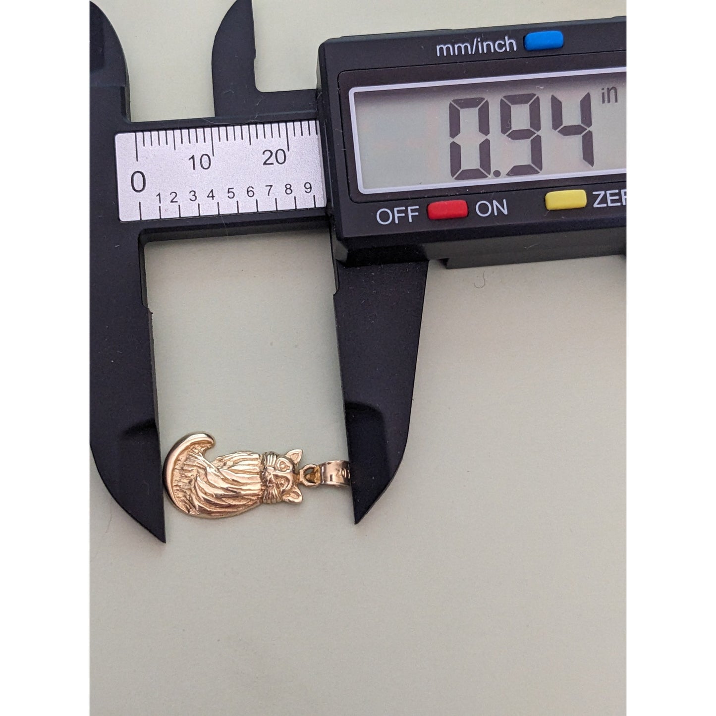 Vintage 14k Carved Kitty / Cat Charm Pendant