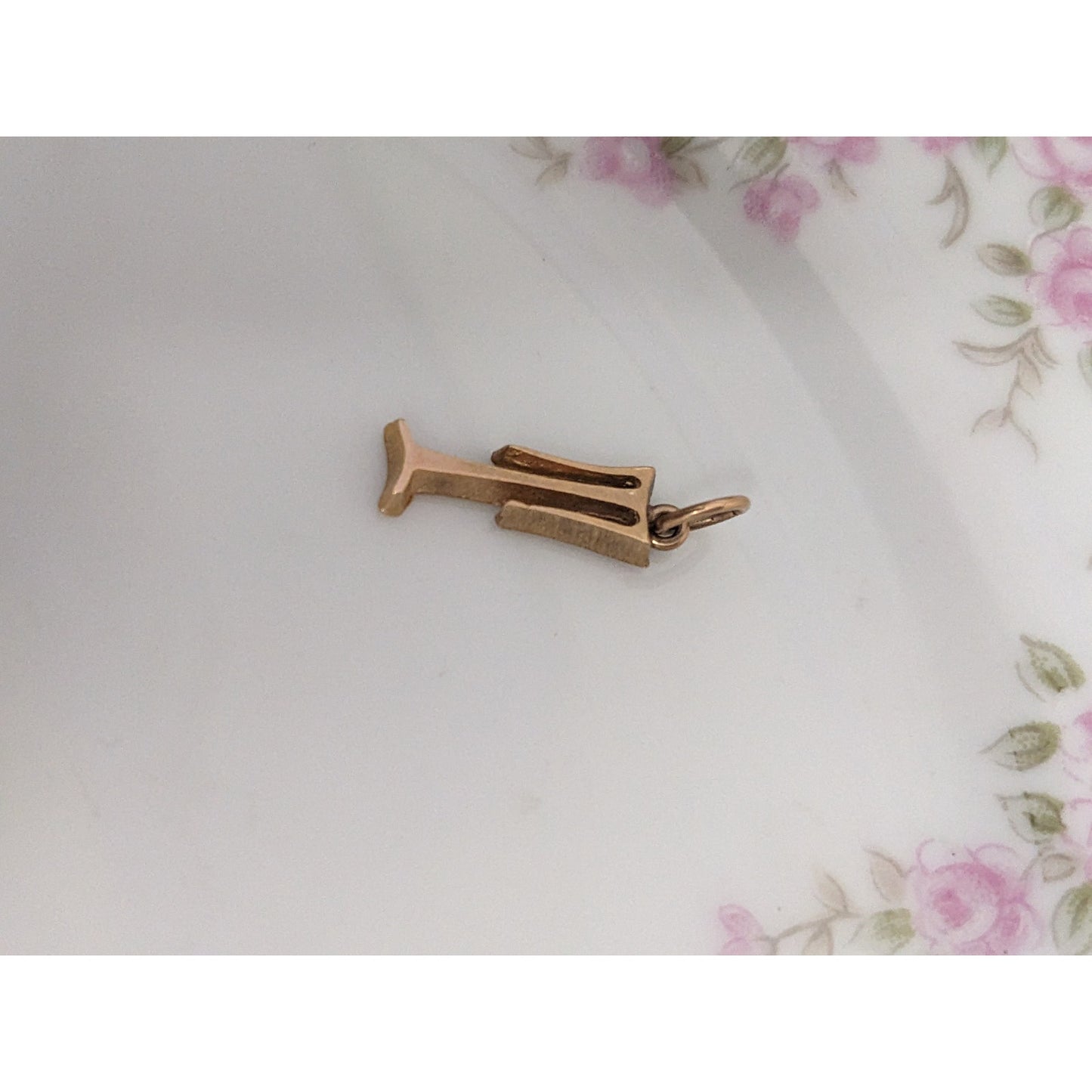 Vintage Unmarked 14k Yellow Gold Letter "T" Mini Charm Pendant