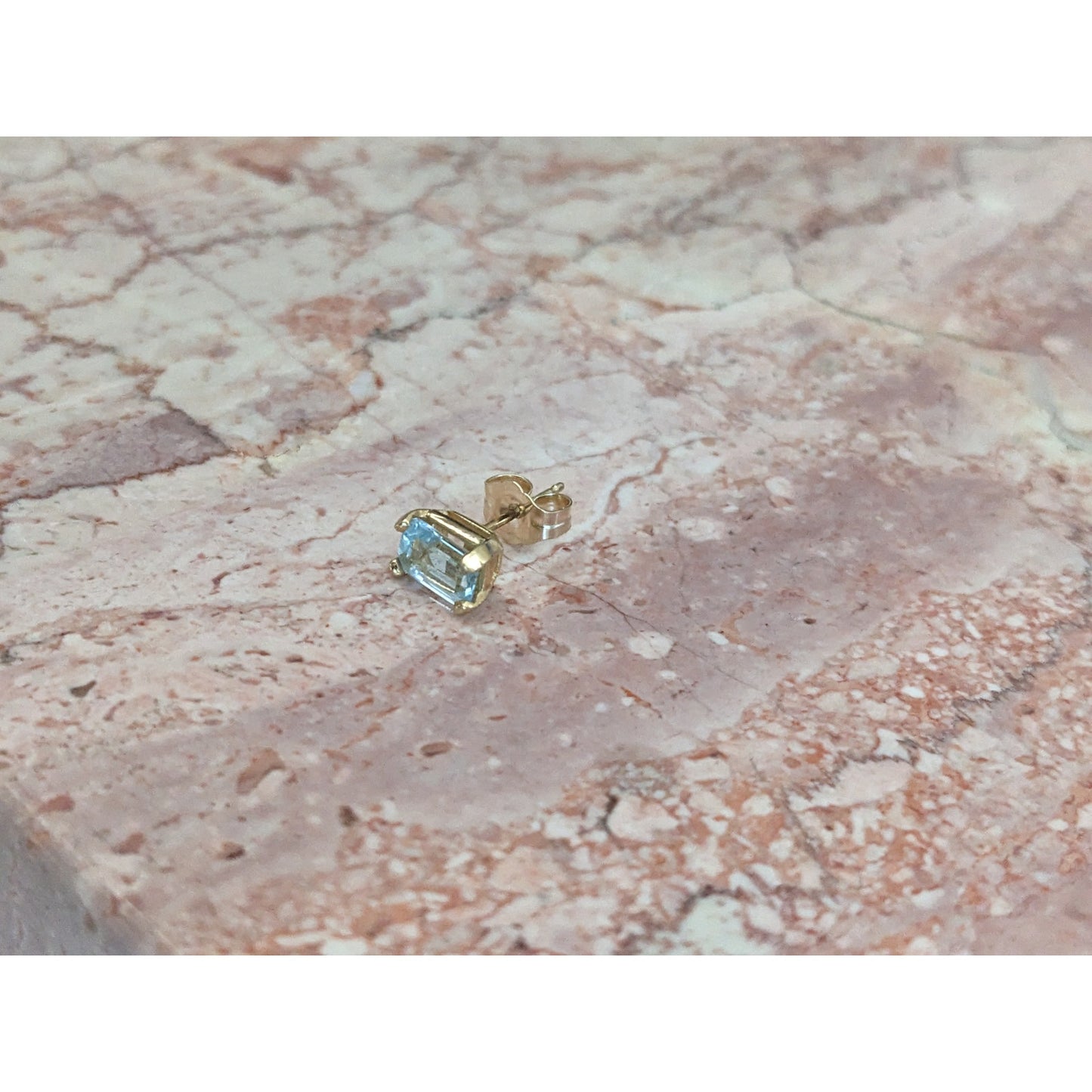 Estate 14k Yellow Gold SINGLE PIECE Aquamarine Stud Earring