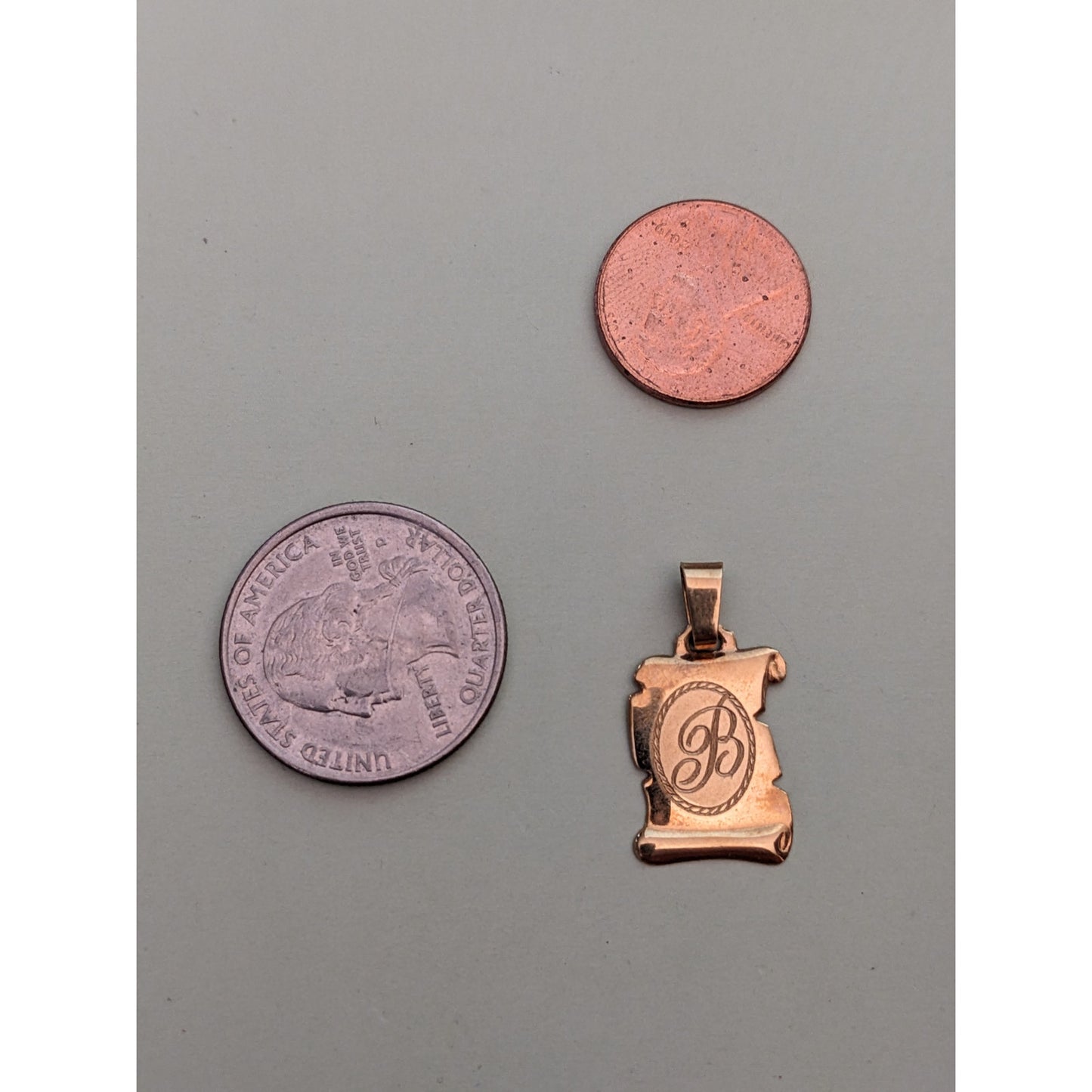 Vintage 18k Yellow Gold Scroll with "B" Initial Pendant