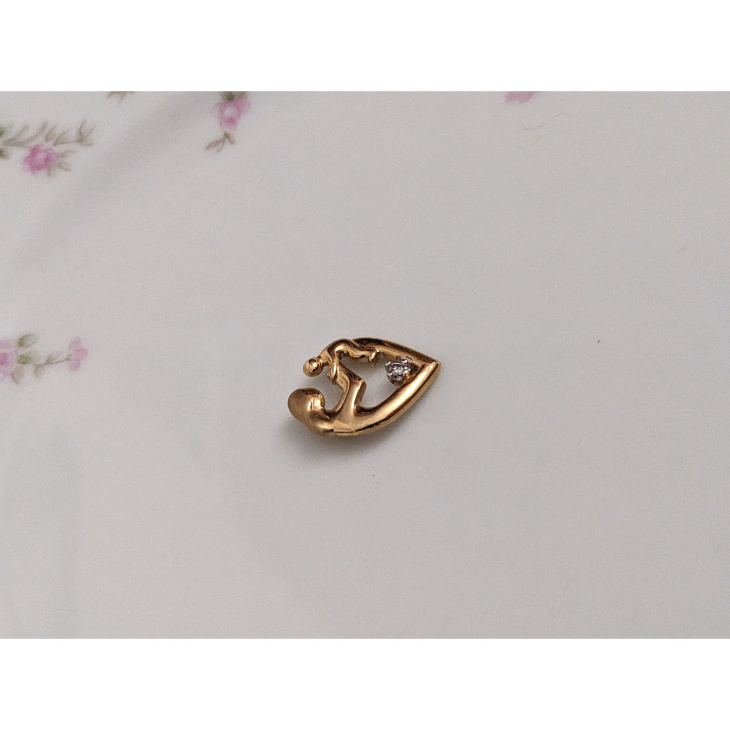 Vintage 14k Yellow Gold Mother and Child Heart Pendant