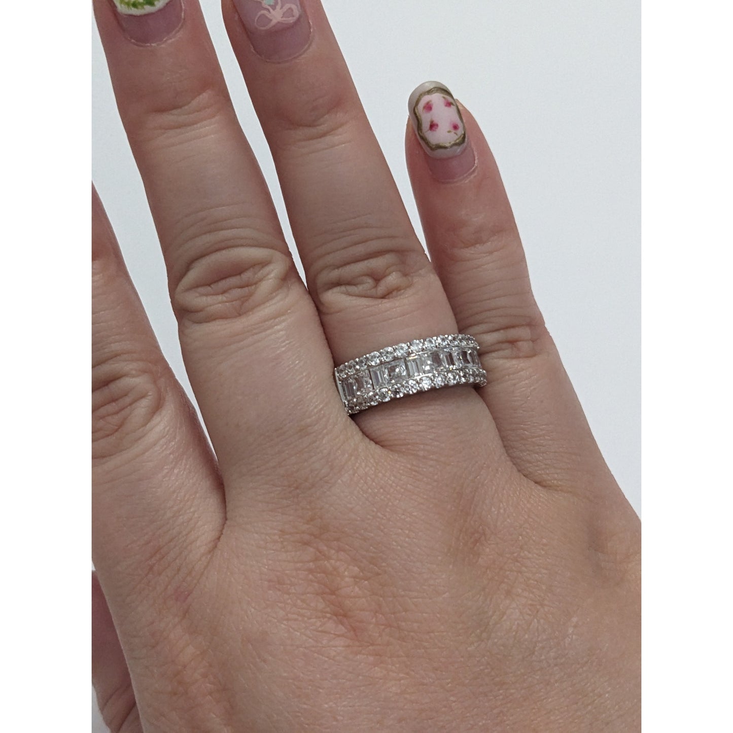Preowned 14k White Gold with Baguette and Round CZs Band Ring Size 7