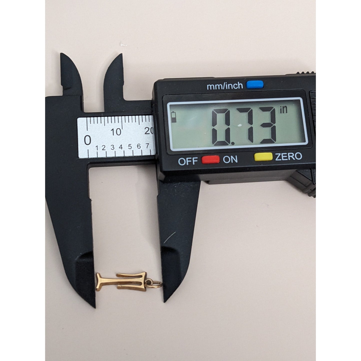 Vintage Unmarked 14k Yellow Gold Letter "T" Mini Charm Pendant