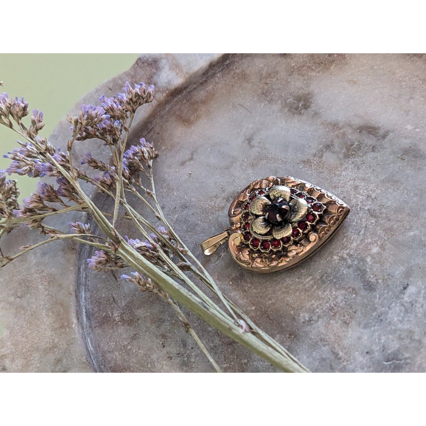 Vintage Unmarked 10k Yellow Gold Heart Locket with Flower and Red Stones