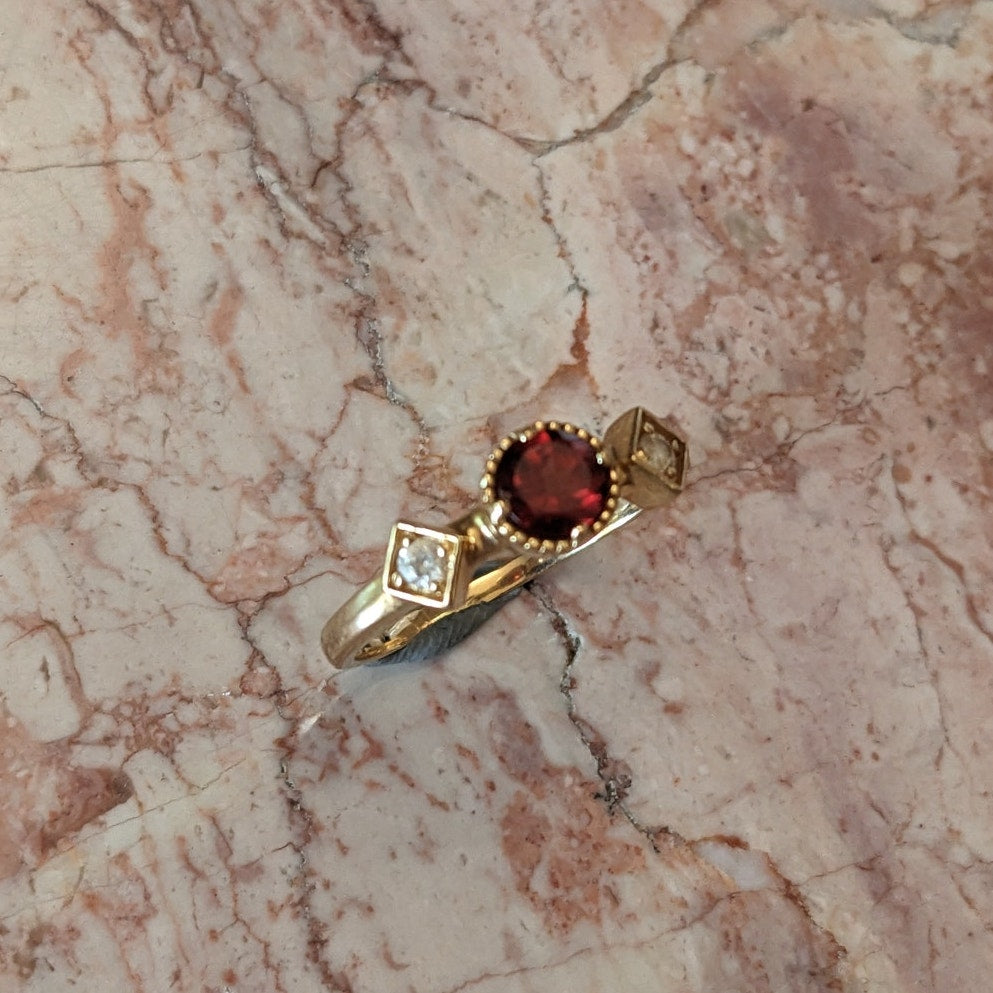 Estate 14k Yellow Gold Red Garnet White Zircon Accent Stone Ring Size 7