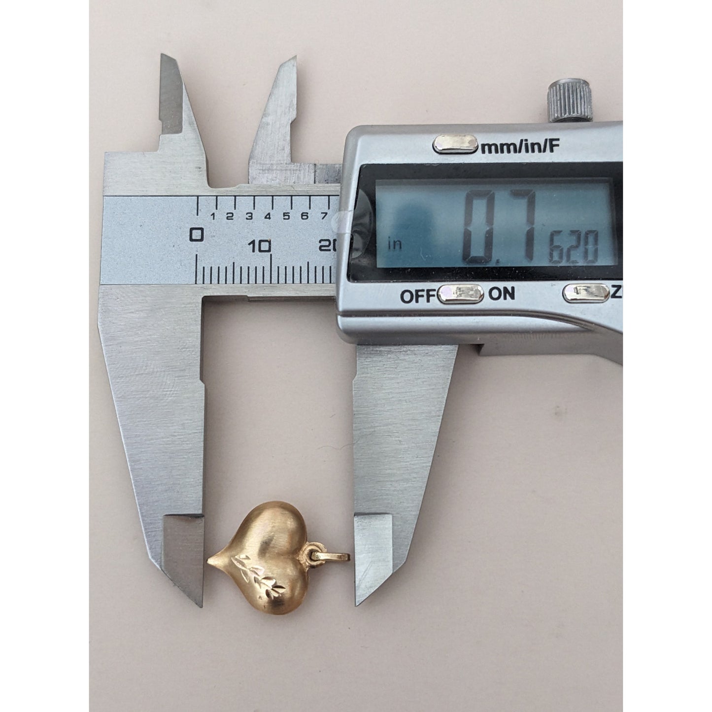 Vintage Unmarked 14k Yellow Gold Etched Heart Charm Pendant