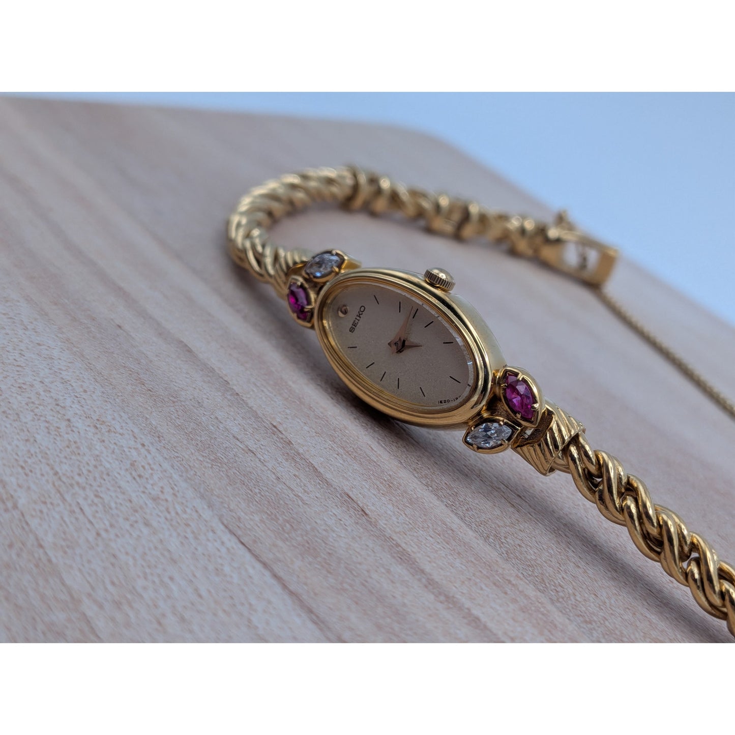 Vintage Seiko Tisse Gold Tone Rope Bracelet Watch Pink and White Stones