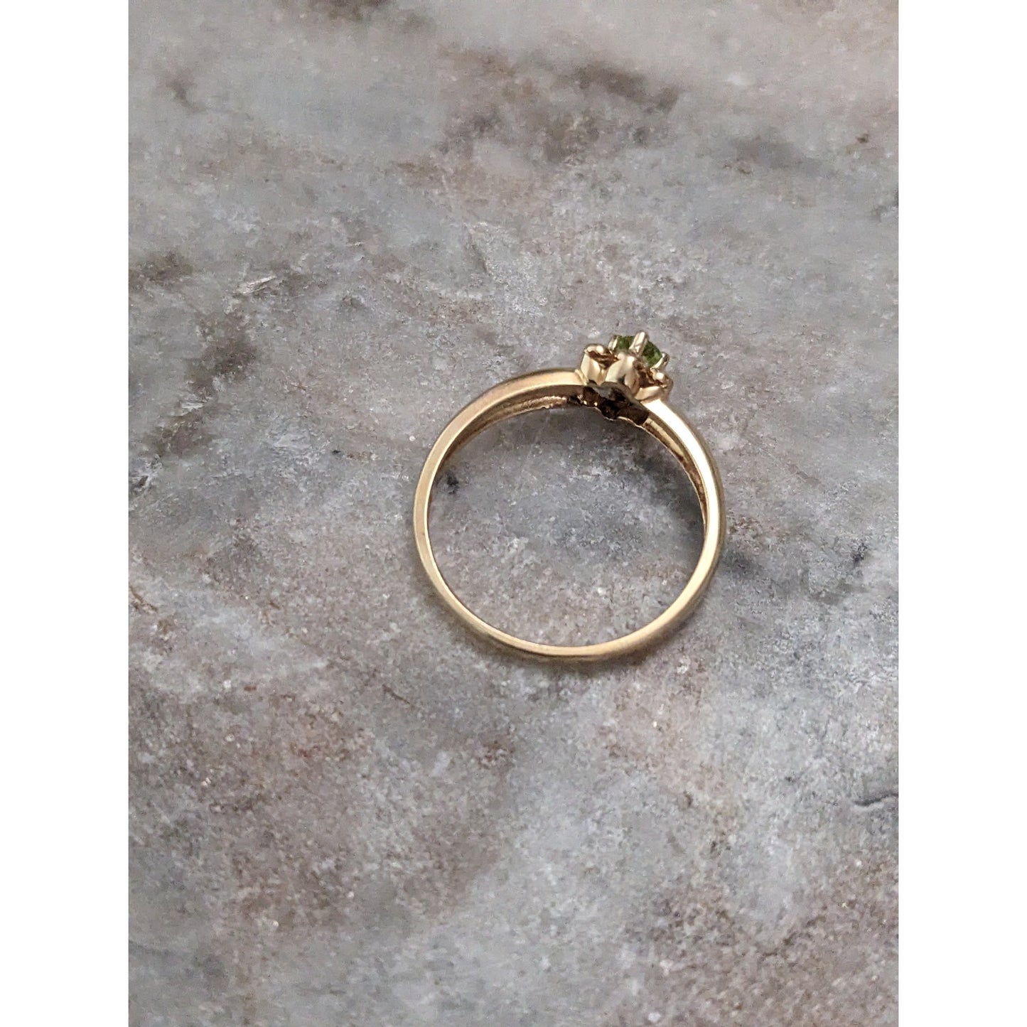 Estate 14k Yellow Gold Dainty Green Peridot Floral Ring Size 6.25