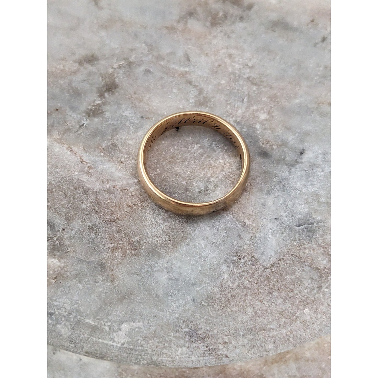 Vintage Early 1900s 18k Yellow Gold Engraved Simple Wedding Band Ring Size 8.5