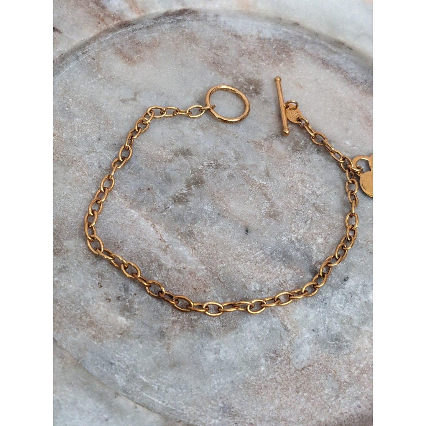 Vintage 14k Yellow Gold Oval Chain Link Toggle Bracelet with Heart Charm 7.25in