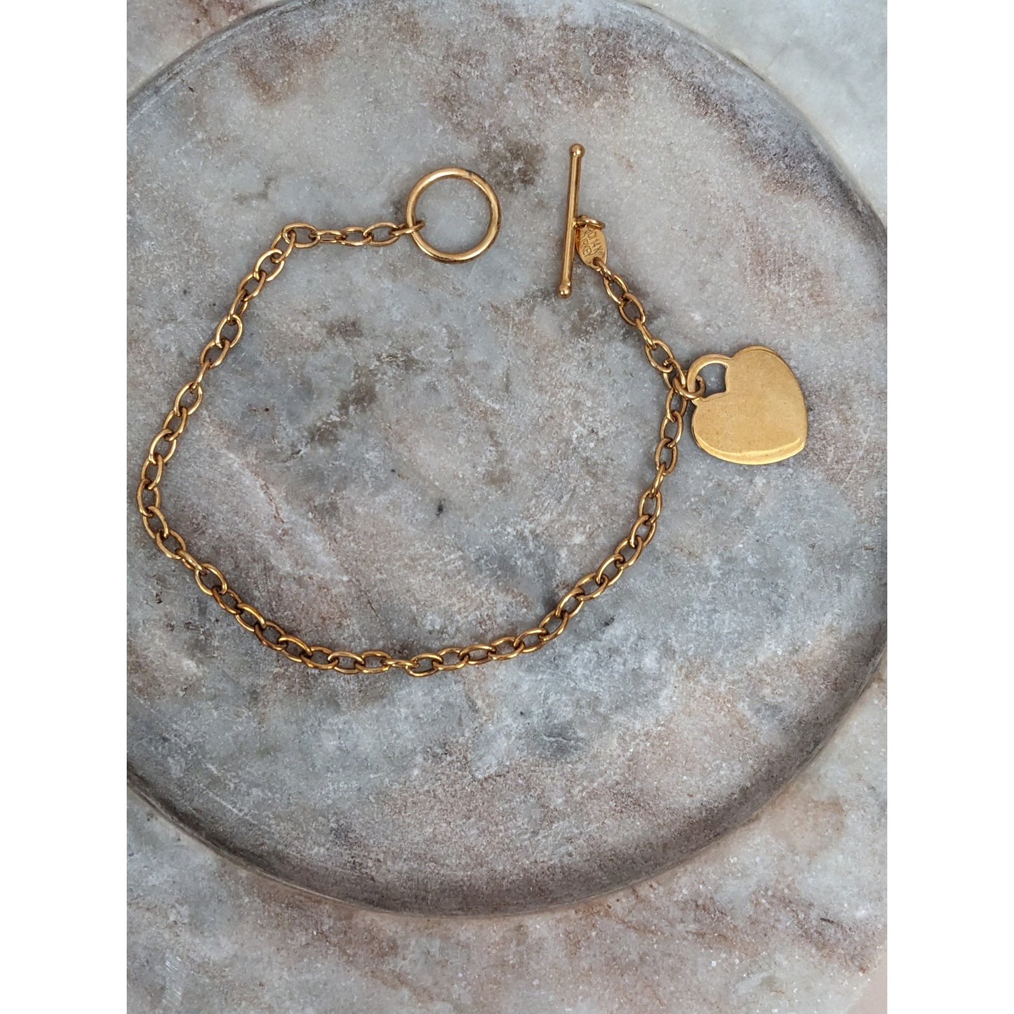 Vintage 14k Yellow Gold Oval Chain Link Toggle Bracelet with Heart Charm 7.25in