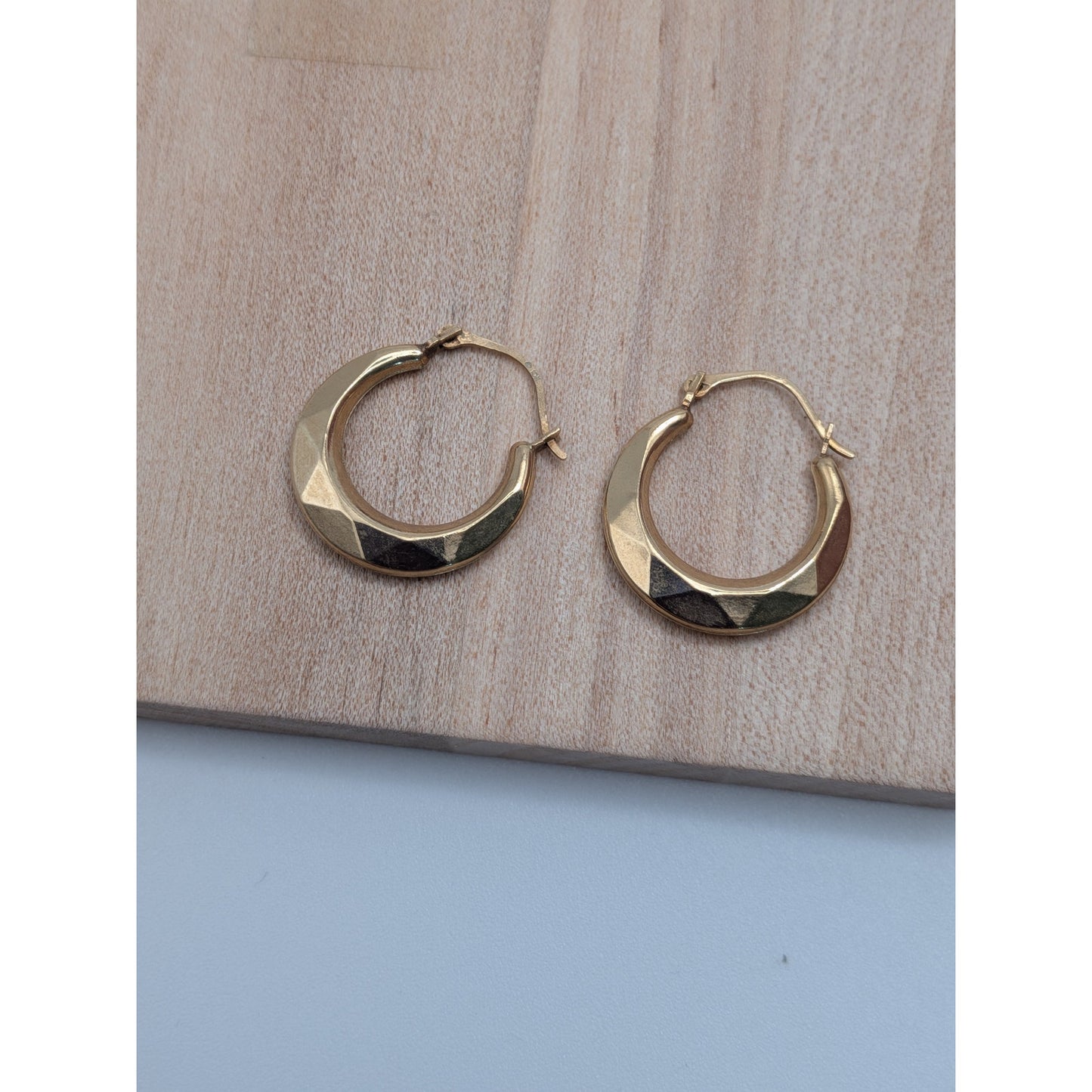 Vintage 10k Yellow Gold Lightweight Hollow Geometric Hoop Earrings