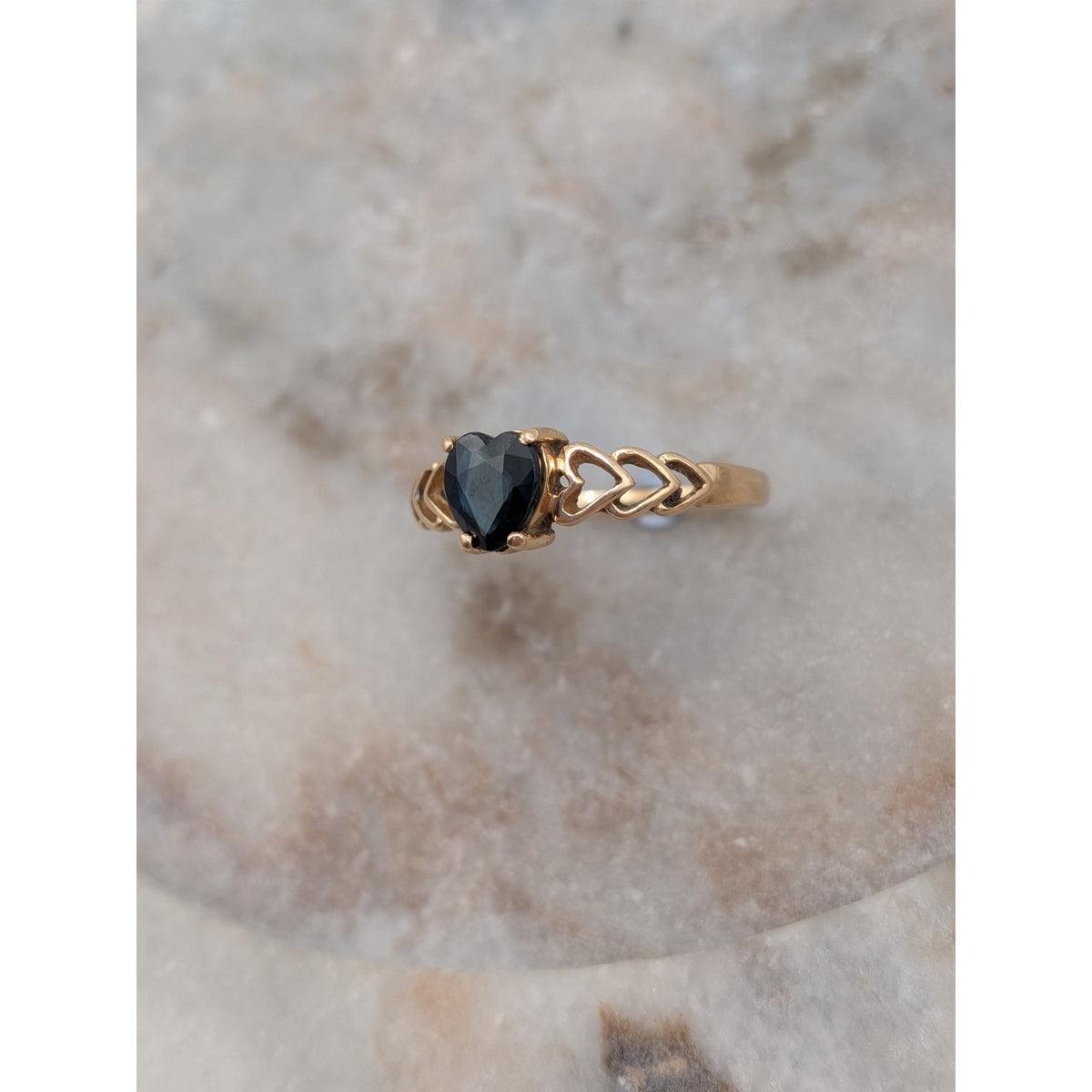 Vintage 14k Solid Gold Heart Pattern Ring Band with Heart Sapphire Size 7.25