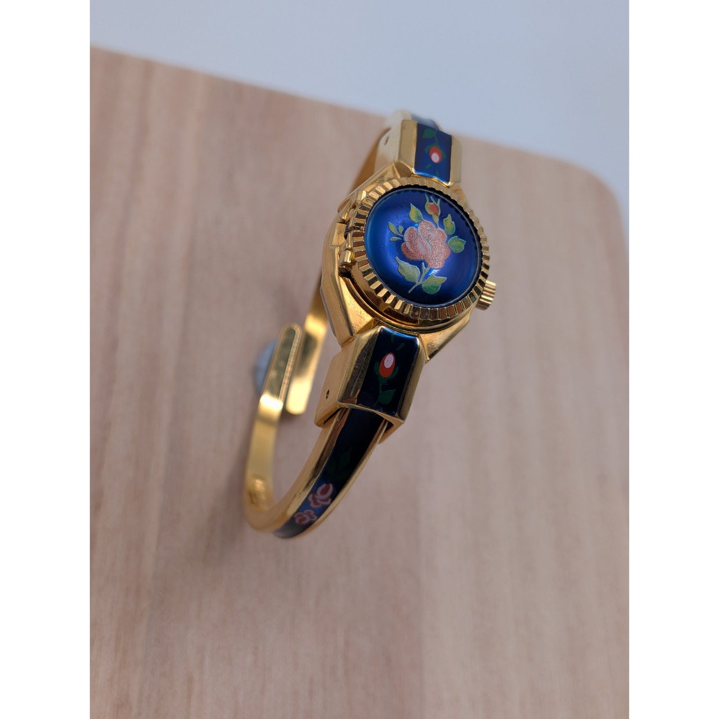 Vintage Itraco Gold Tone Peekaboo Watch Blue Enamel Red Flowers