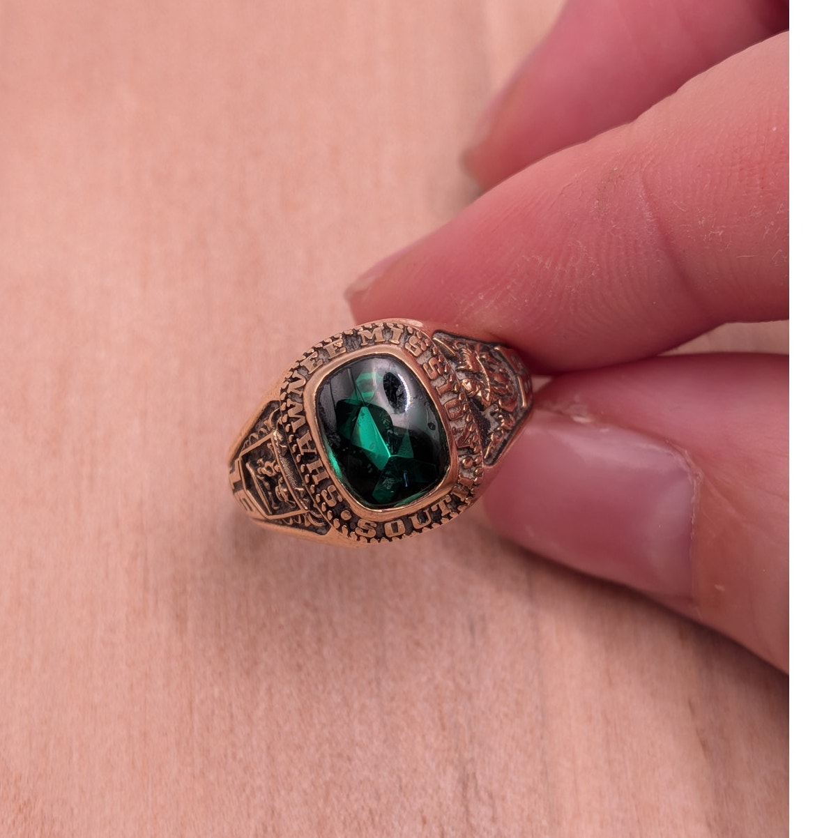 Vintage 10k Yellow Gold Class Ring Shawnee Mission South 1983 Green Stone Size 7