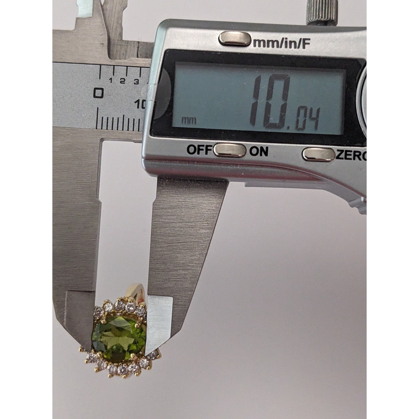 Estate 18k Yellow Gold Peridot and Diamond Accents Ring Size 6