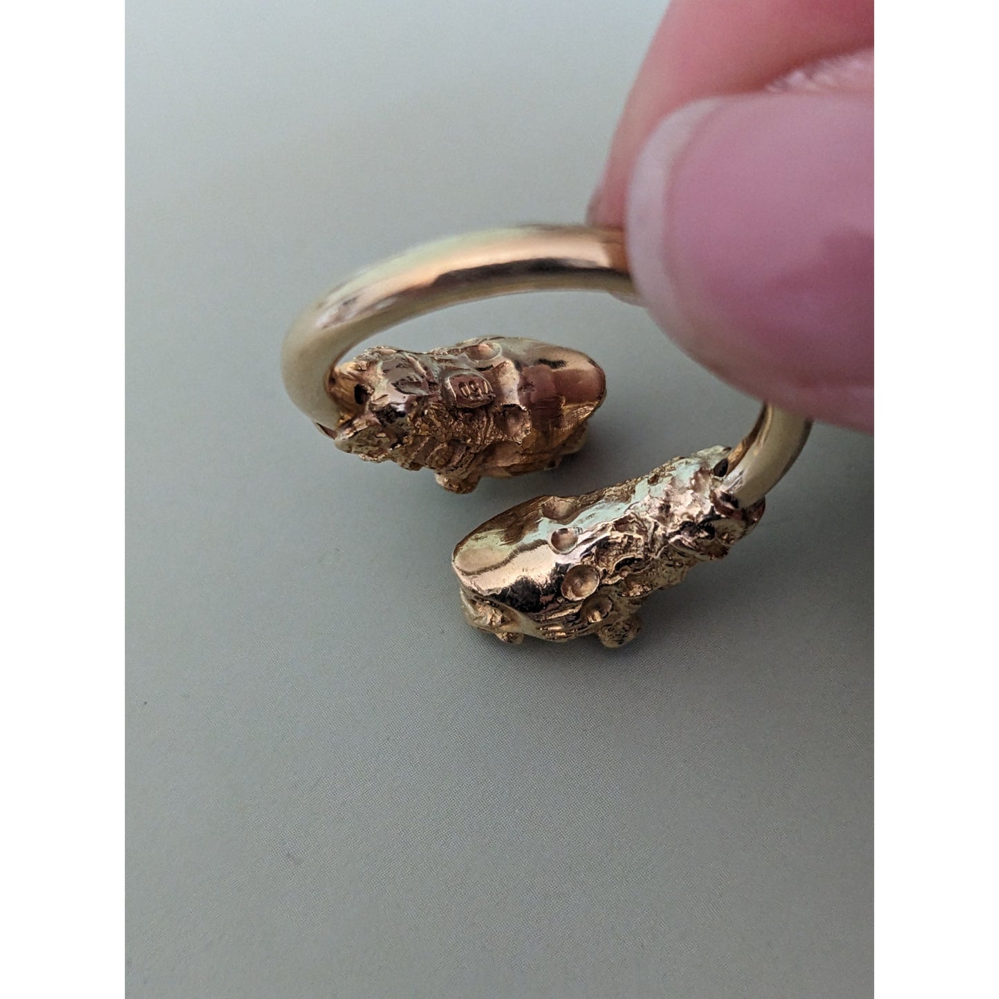Vintage 17k Yellow Gold Two Headed Bold Lion Gemstone Crossover Ring