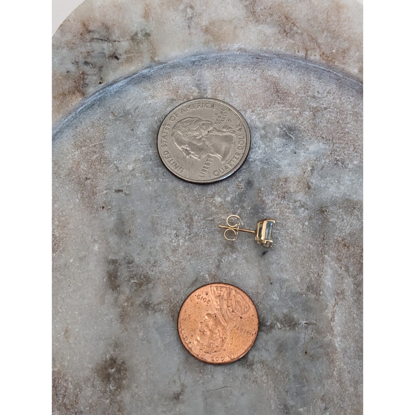 Estate 14k Yellow Gold SINGLE PIECE Aquamarine Stud Earring