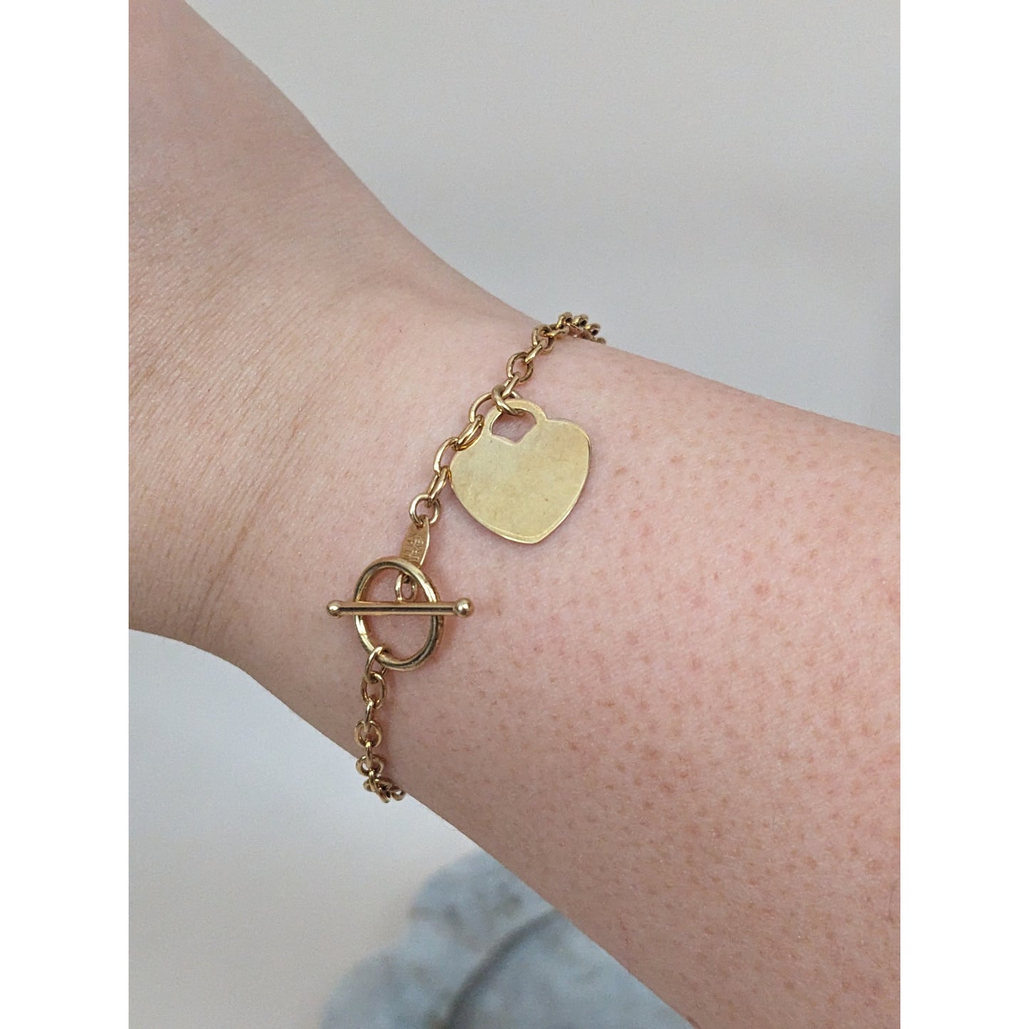 Vintage 14k Yellow Gold Oval Chain Link Toggle Bracelet with Heart Charm 7.25in