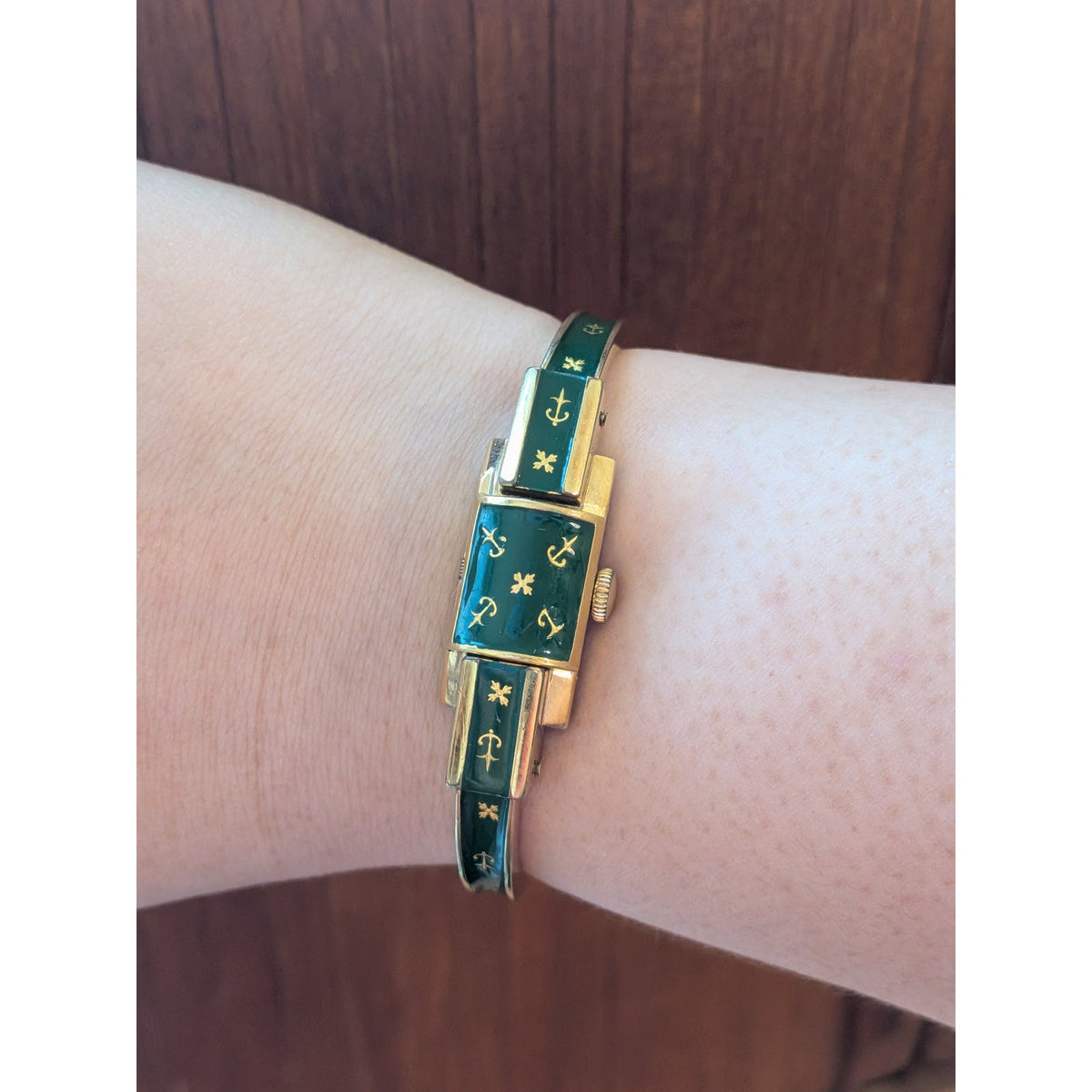 Vintage Ritma MANUAL Gold Tone Peekaboo Watch Green Enamel Gold Flower & Anchors