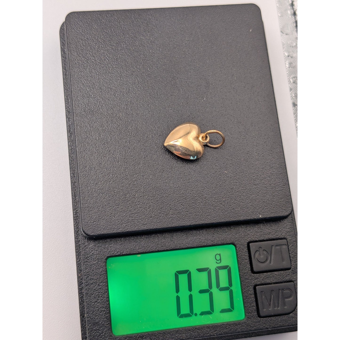 Vintage Unmarked 14k Yellow Gold Tiny Dainty Hollow Heart Charm