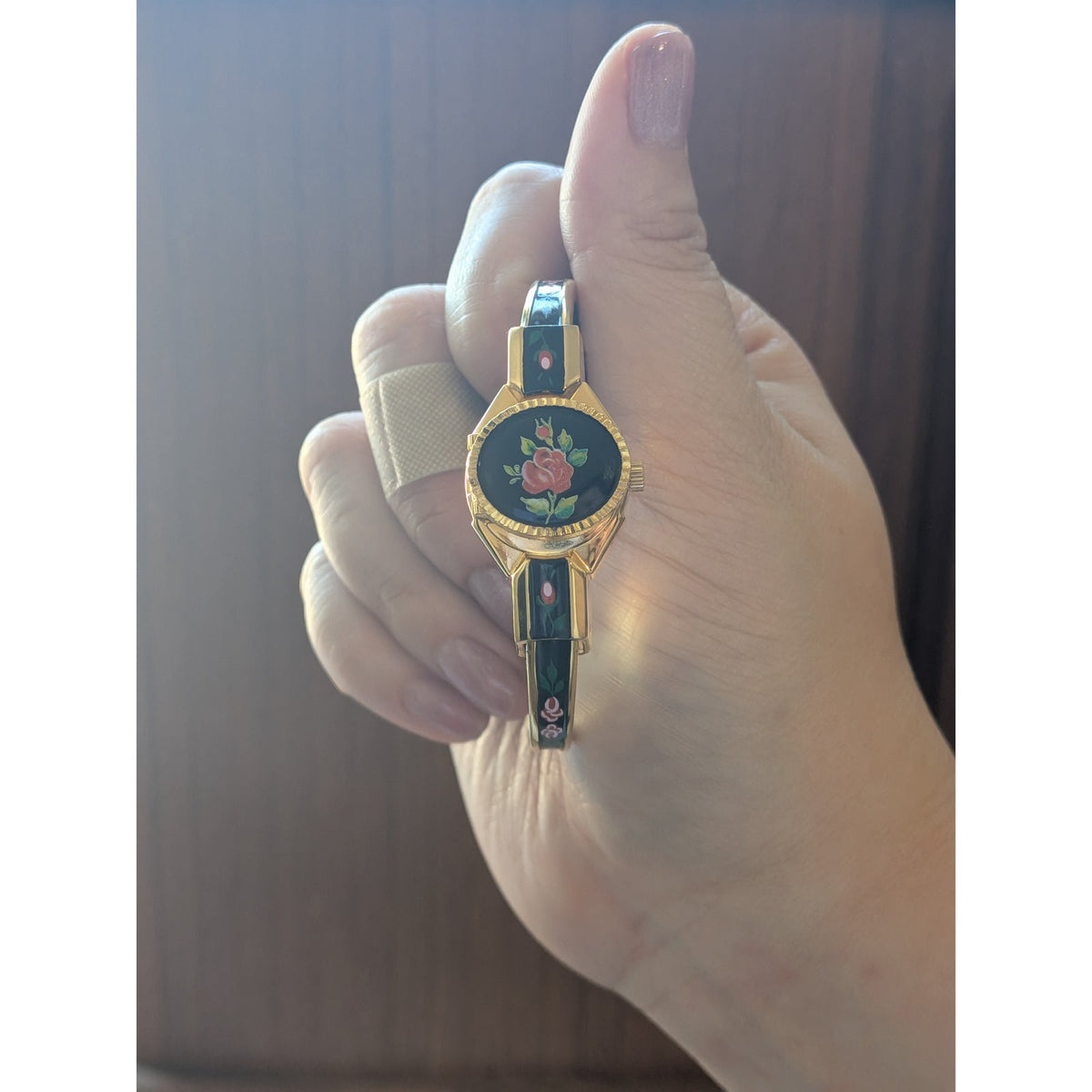 Vintage Itraco Gold Tone Peekaboo Watch Black Enamel Red Florals