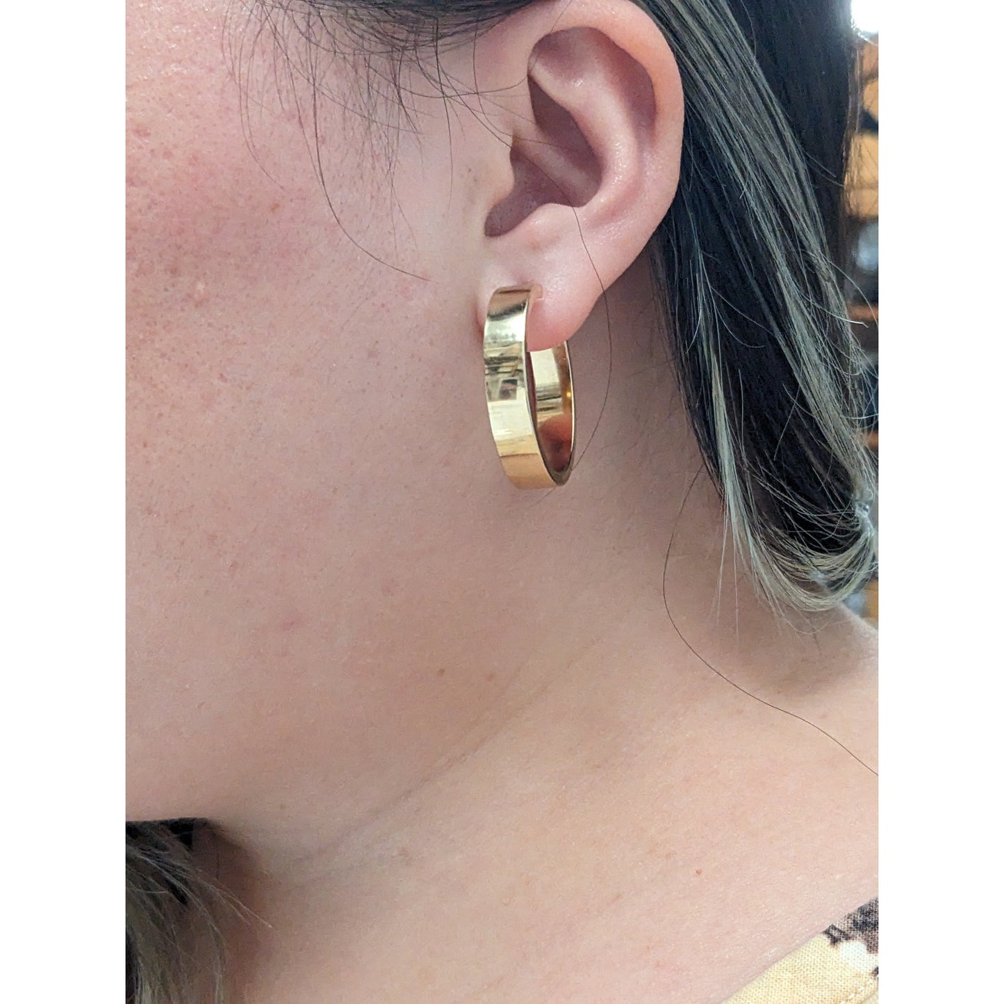 Vintage 14k Yellow Gold Hollow 6mm Wide Hoop Earrings