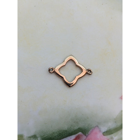 Estate Unmarked 14k Yellow Gold Wavy Flower Clover Charm Link Connector