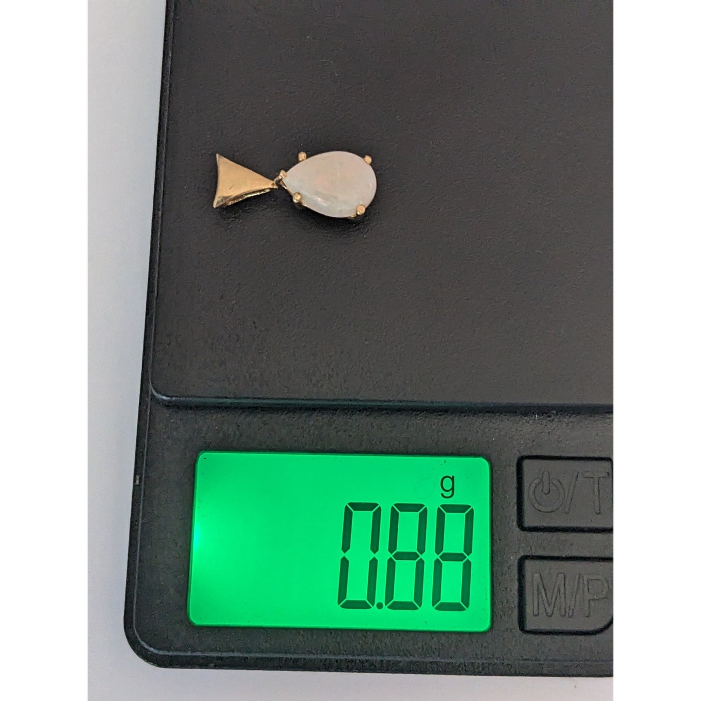 Estate 14k Yellow Gold Teardrop Opal Charm Pendant