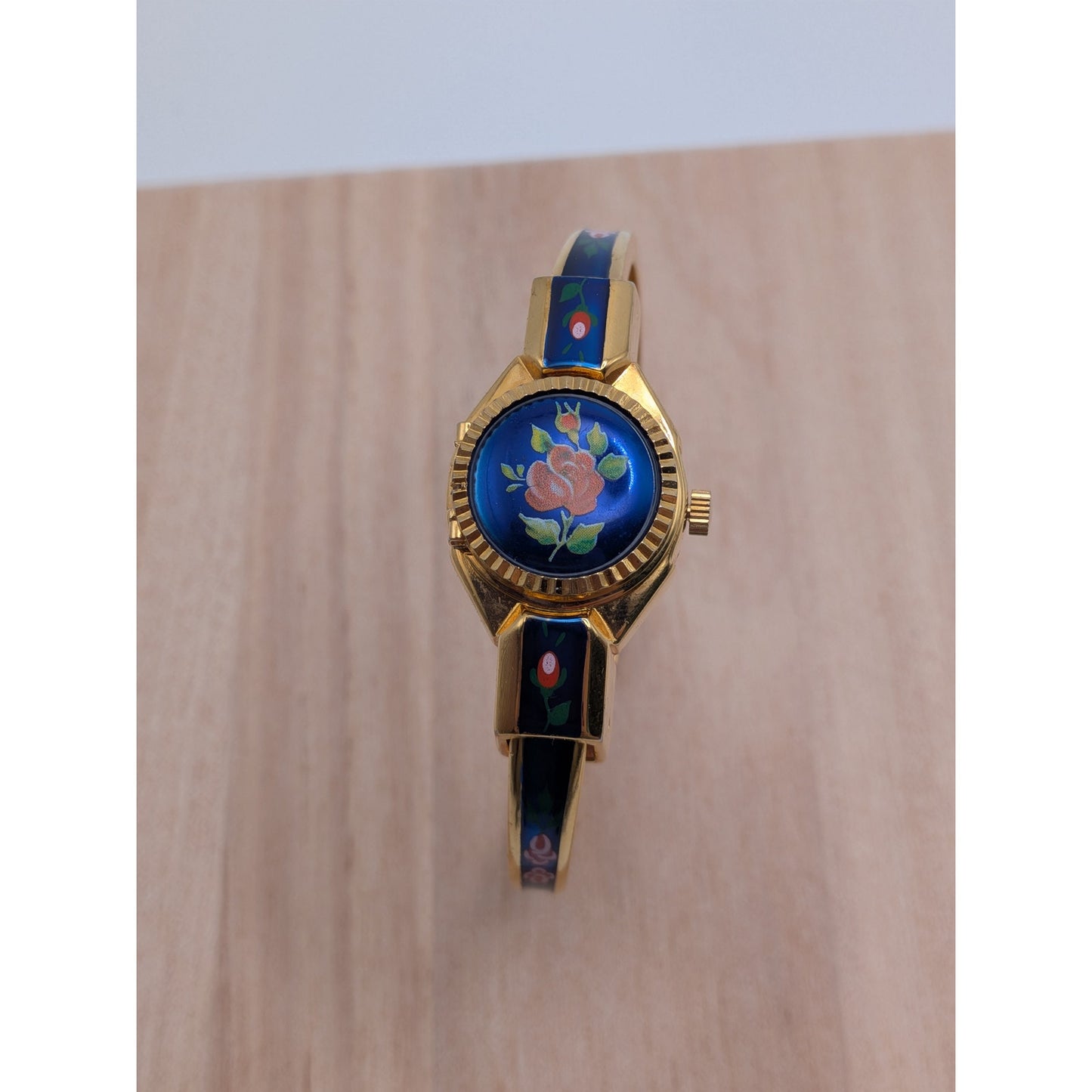 Vintage Itraco Gold Tone Peekaboo Watch Blue Enamel Red Flowers