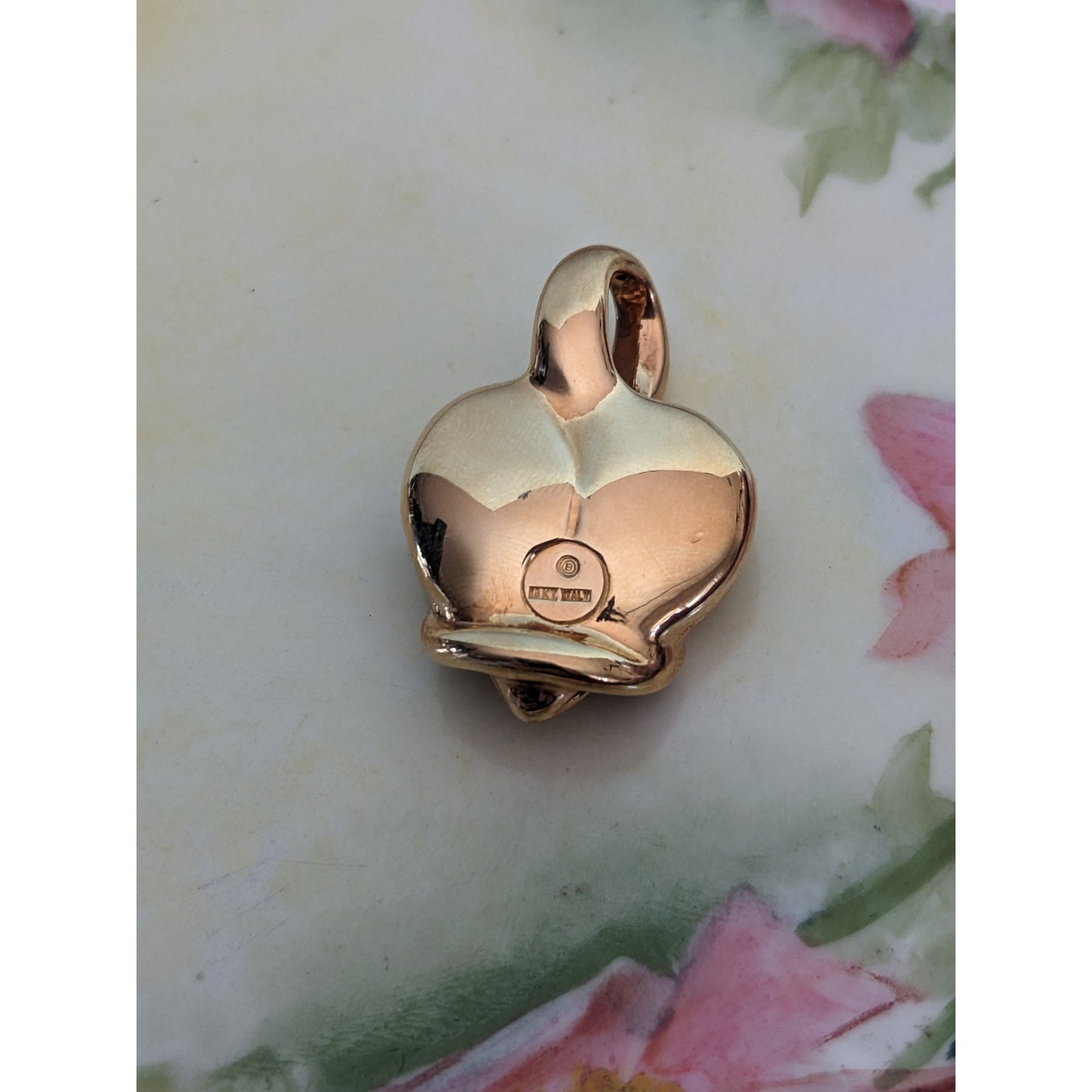 Vintage 18K Italy Hollow Brushed Looped Puffy Heart Pendant